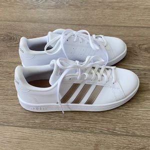 Adidas women’s 9.5 original sneakers